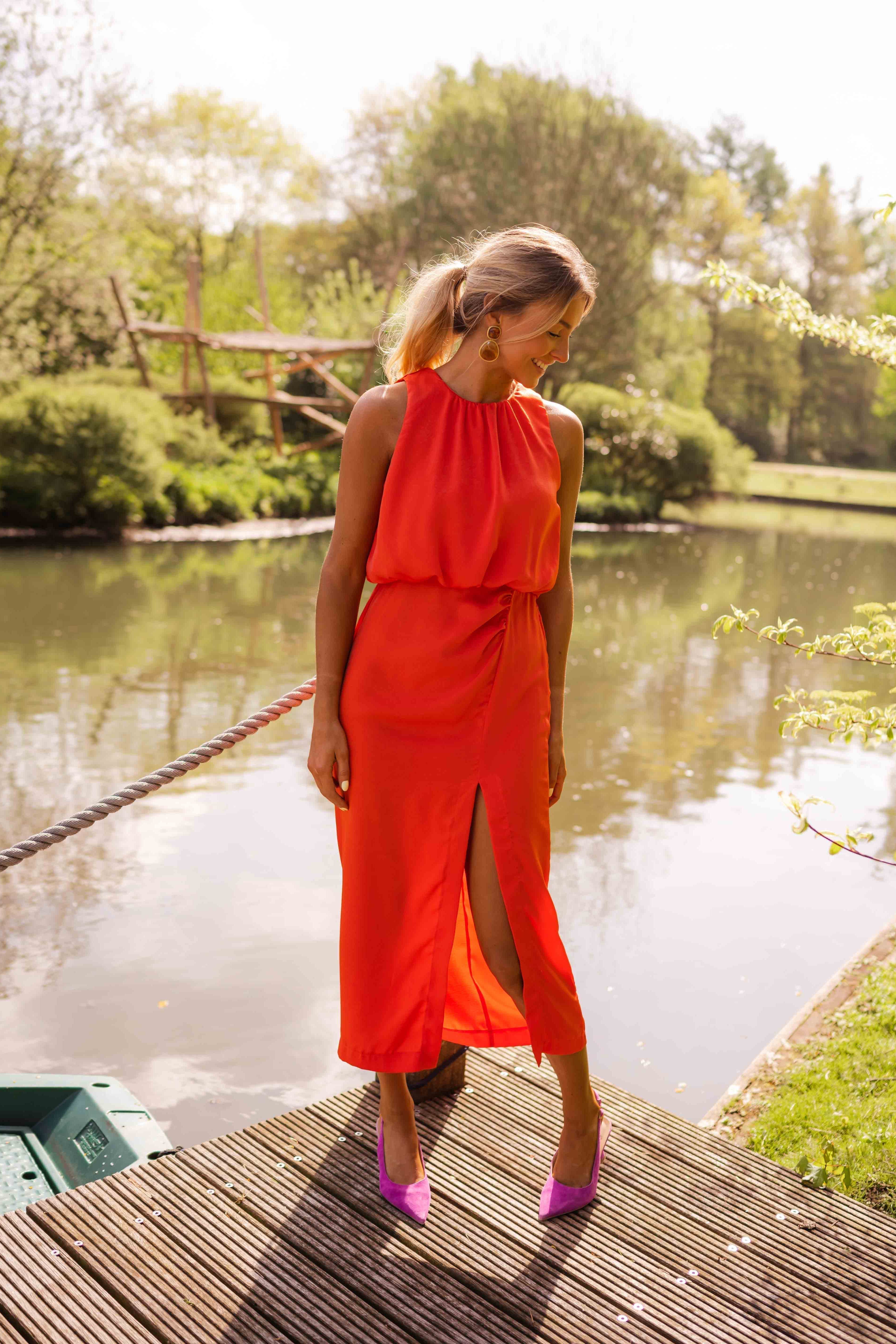 Stella | Vestido Midi con Abertura y Cuello Halter
