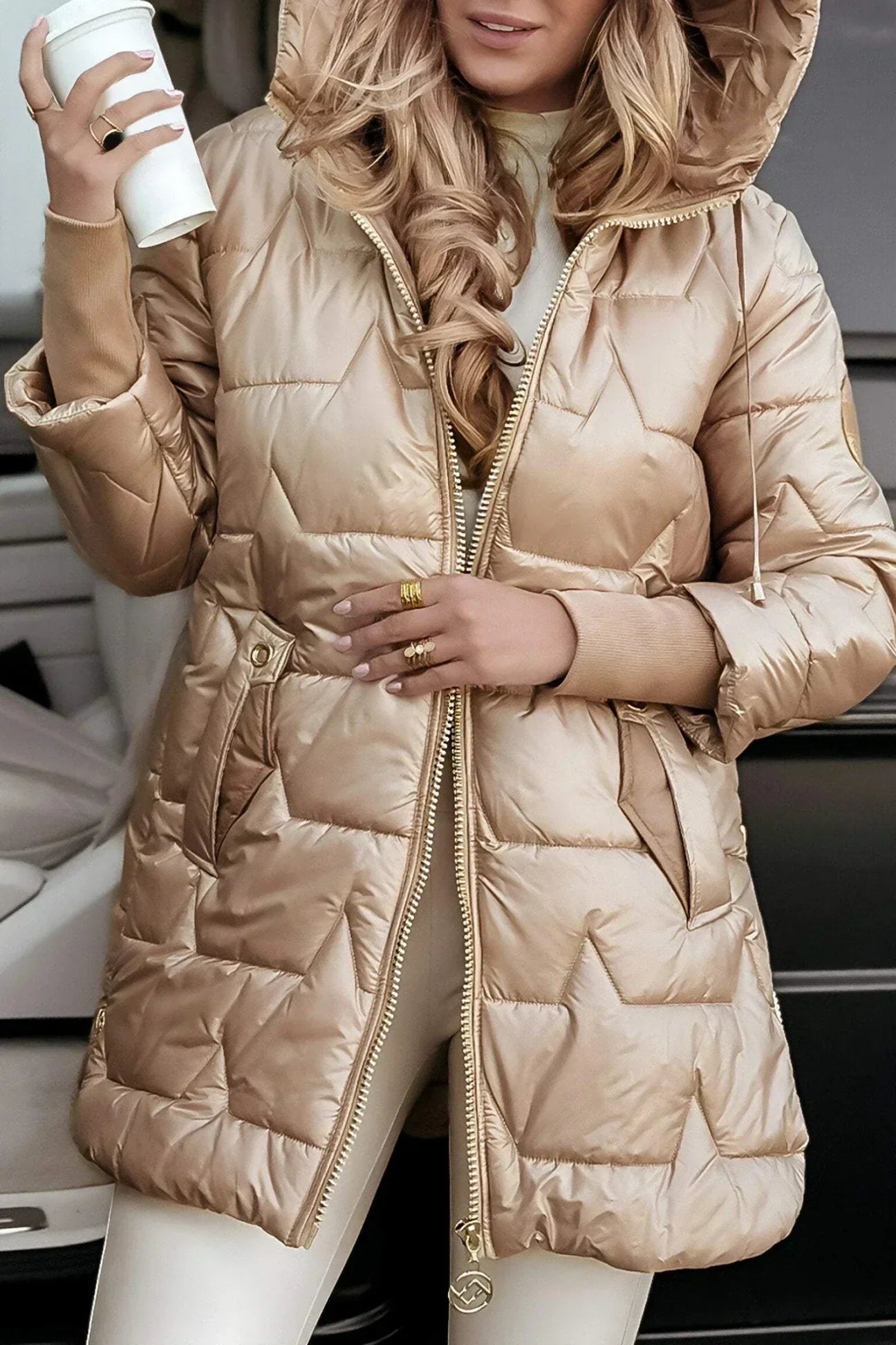 Nora - Abrigo Elegante de Invierno con Capucha y Acolchado
