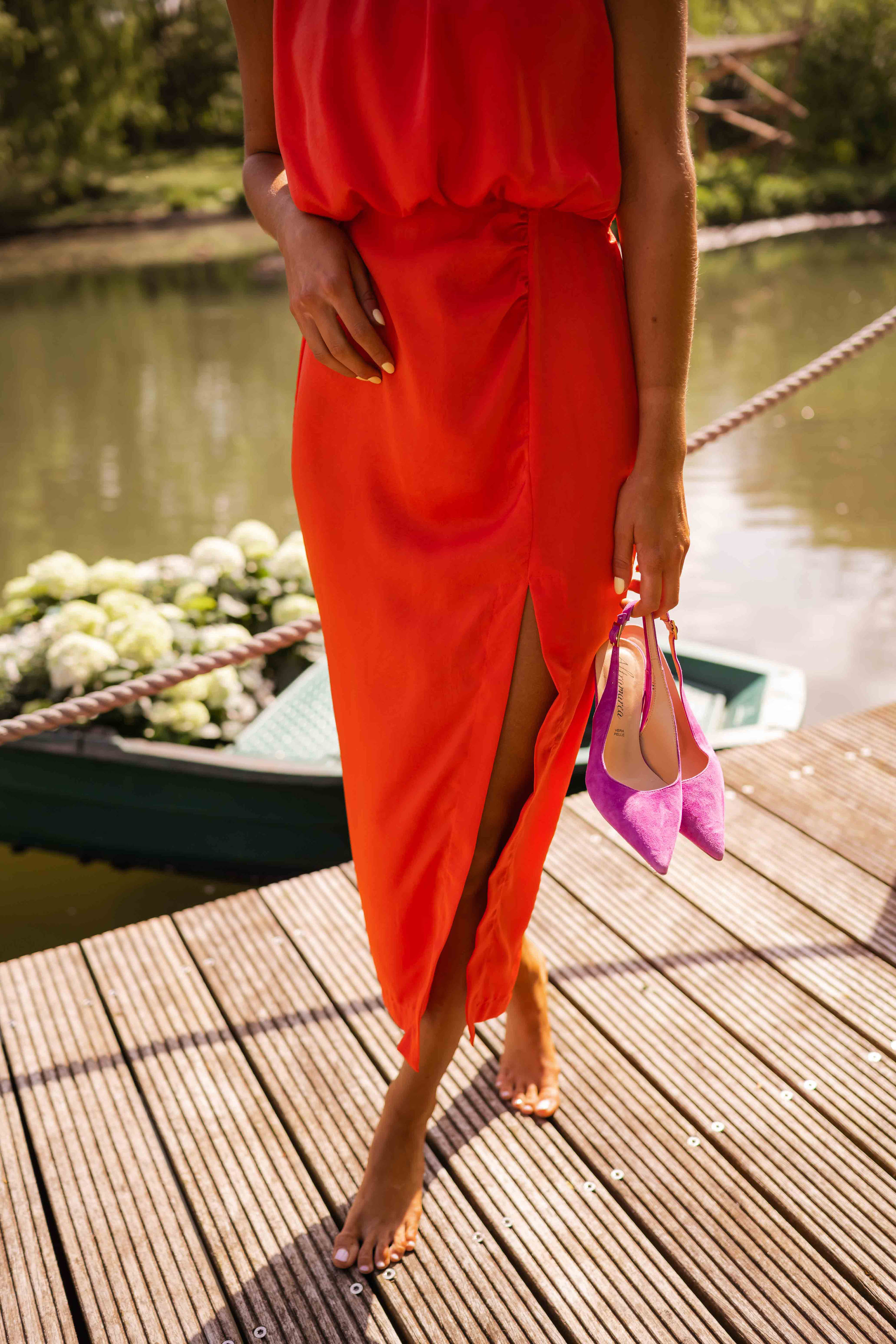 Stella | Vestido Midi con Abertura y Cuello Halter