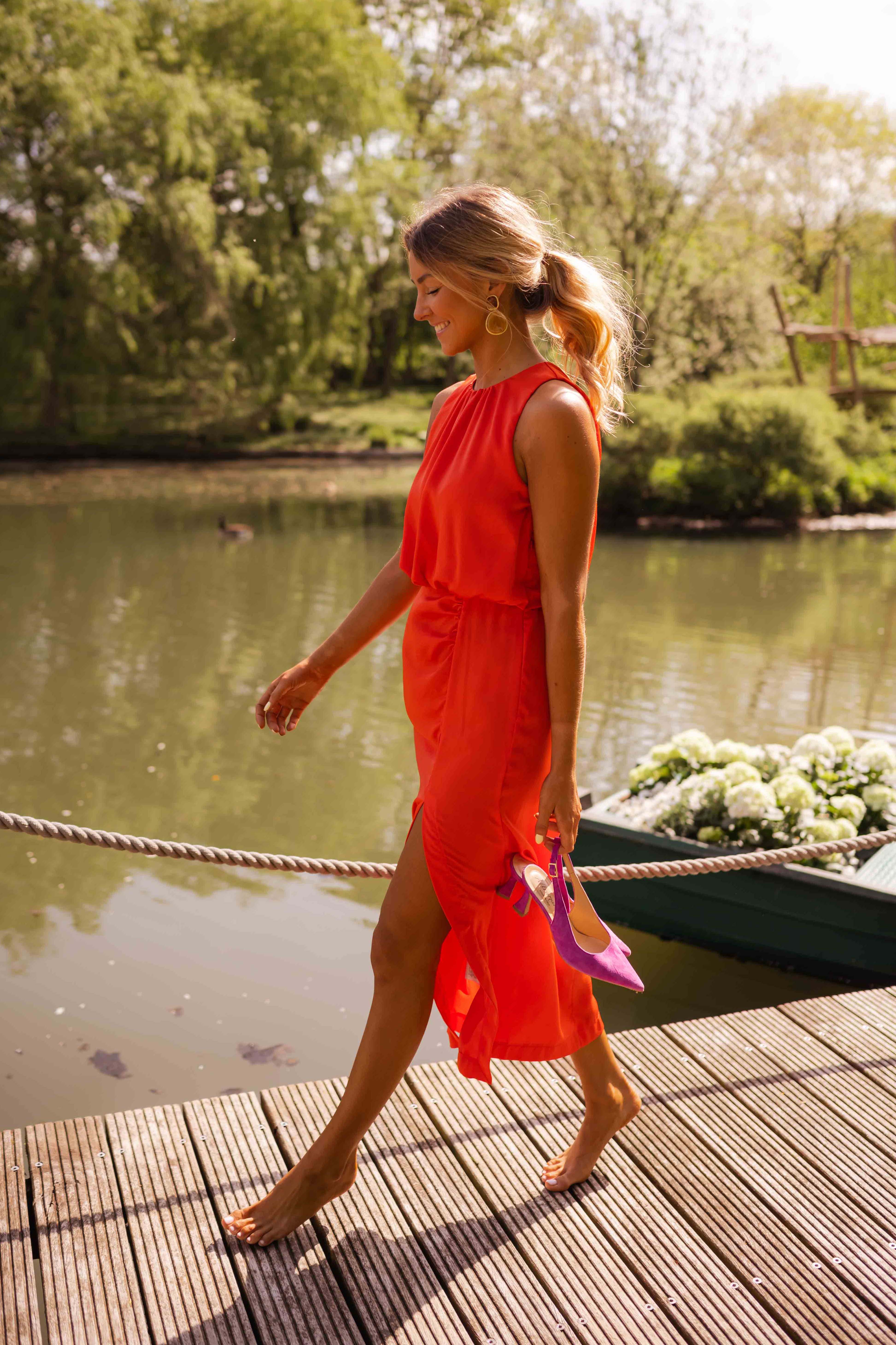Stella | Vestido Midi con Abertura y Cuello Halter