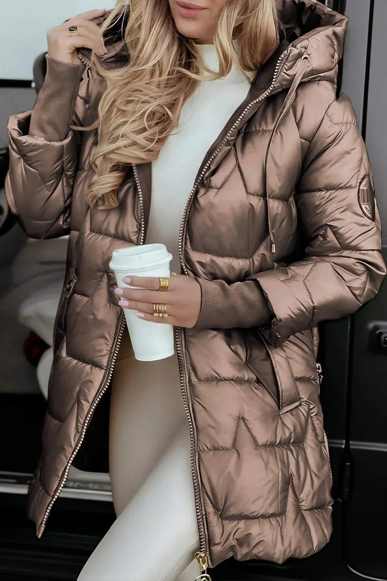 Nora - Abrigo Elegante de Invierno con Capucha y Acolchado