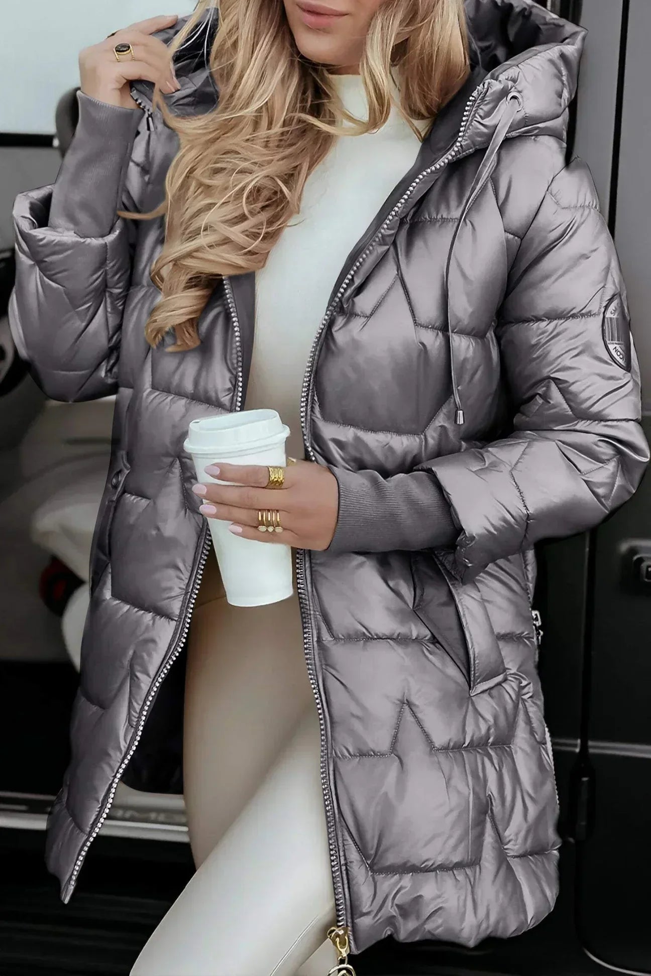 Nora - Abrigo Elegante de Invierno con Capucha y Acolchado